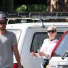Liam Hemsworth et sa petite amie Miley Cyrus vont prendre le petit-déjeuner à Byron Bay en Australie, le 28 avril 2016.