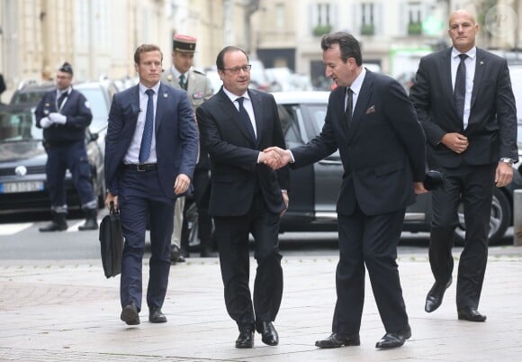 François Hollande (Veuillez flouter les visages des gardes du corps du président) - Obsèques de André Rousselet en la Basilique Sainte-Clotilde de Paris le 2 juin 2016.02/06/2016 - Paris