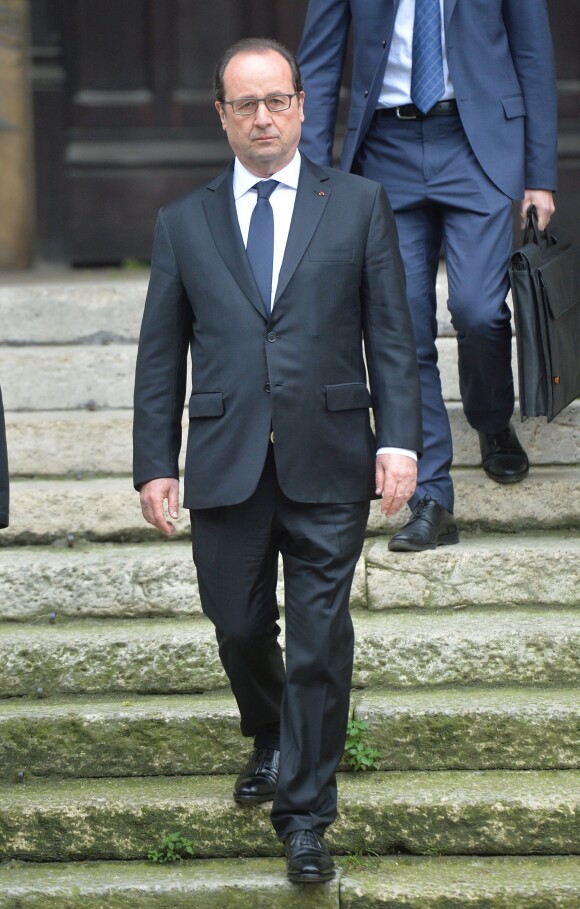 François Hollande à la sortie des obsèques de André Rousselet en la Basilique Sainte-Clotilde de Paris le 2 juin 2016.