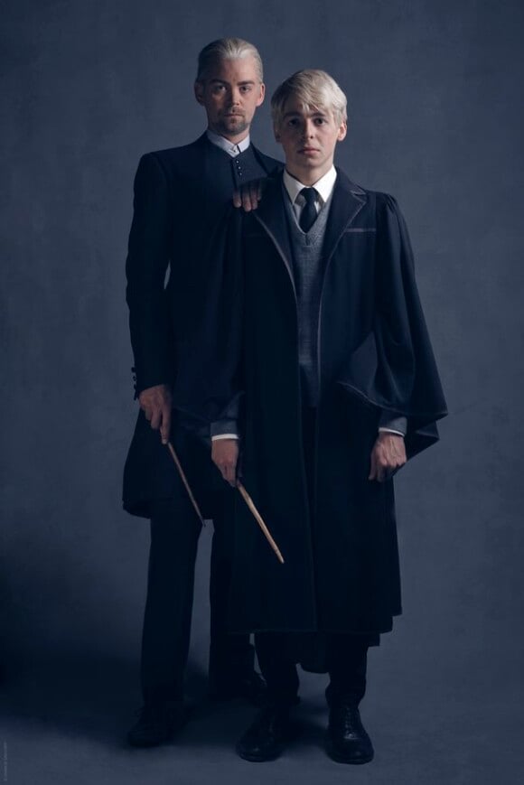 Drago Malefoy (Alex Price) et son fils Scorpius (Anthony Boyle) dans Harry Potter & The Cursed Child (Harry Potter et l'Enfant Maudit).