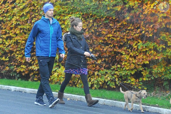 Exclusif - Andy Murray et sa femme Kim à Londres en novembre 2015, en promenade avec leurs chiens quelques mois avant la naissance de leur fille Sophia.