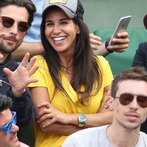 Reem Kherici et Raphaël Personnaz - People dans les tribunes lors du Tournoi de Roland-Garros (les Internationaux de France de tennis) à Paris, le 27 mai 2016. © Cyril Moreau/Bestimage