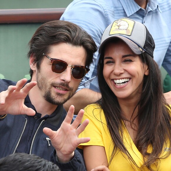 Reem Kherici et Raphaël Personnaz très complices dans les tribunes lors du Tournoi de Roland-Garros (les Internationaux de France de tennis) à Paris, le 27 mai 2016. © Cyril Moreau/Bestimage