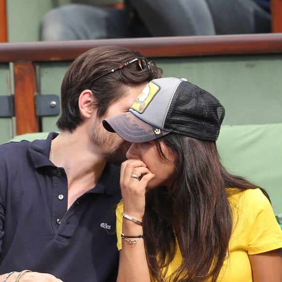 Reem Kherici et Raphaël Personnaz - People dans les tribunes lors du Tournoi de Roland-Garros (les Internationaux de France de tennis) à Paris, le 27 mai 2016. © Cyril Moreau/Bestimage