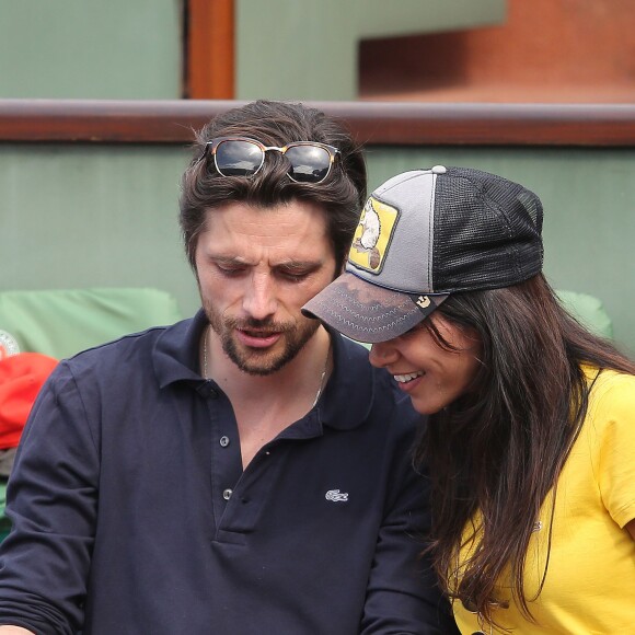 Reem Kherici et Raphaël Personnaz - People dans les tribunes lors du Tournoi de Roland-Garros (les Internationaux de France de tennis) à Paris, le 27 mai 2016. © Cyril Moreau/Bestimage