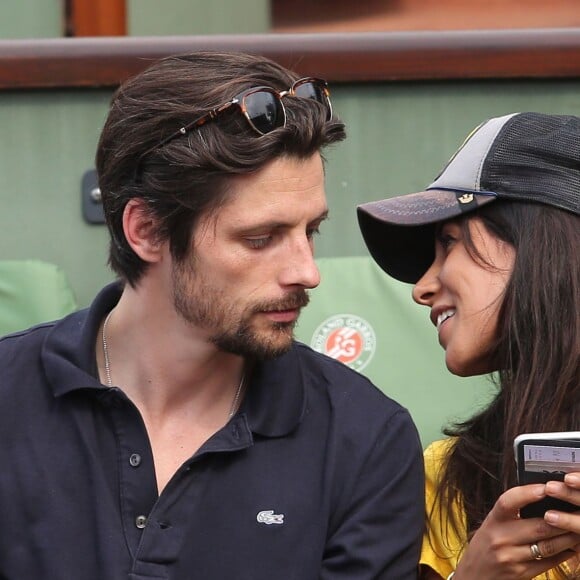 Reem Kherici et Raphaël Personnaz - People dans les tribunes lors du Tournoi de Roland-Garros (les Internationaux de France de tennis) à Paris, le 27 mai 2016. © Cyril Moreau/Bestimage