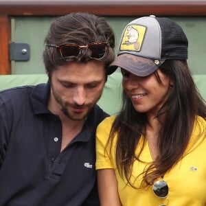 Reem Kherici et Raphaël Personnaz - People dans les tribunes lors du Tournoi de Roland-Garros (les Internationaux de France de tennis) à Paris, le 27 mai 2016. © Cyril Moreau/Bestimage