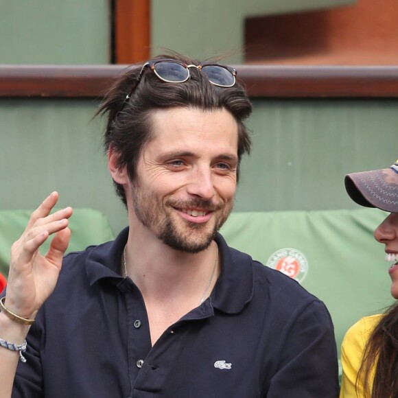 Reem Kherici et Raphaël Personnaz - People dans les tribunes lors du Tournoi de Roland-Garros (les Internationaux de France de tennis) à Paris, le 27 mai 2016. © Cyril Moreau/Bestimage