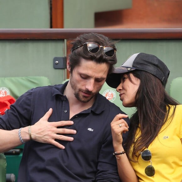 Reem Kherici et Raphaël Personnaz - People dans les tribunes lors du Tournoi de Roland-Garros (les Internationaux de France de tennis) à Paris, le 27 mai 2016. © Cyril Moreau/Bestimage