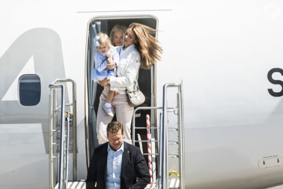 La princesse Madeleine de Suède, son mari Christopher O'Neill et leur fille la princesse Leonore arrivent à Visby le 3 juin 2016
