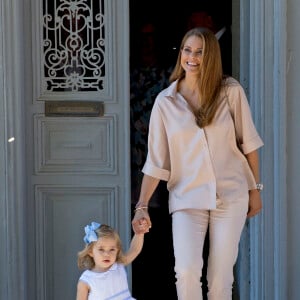 La princesse Madeleine de Suède avec son mari Christopher O'Neill et leur fille la princesse Leonore lors d'une visite dans le Gotland à Visby le 3 juin 2016.  Visit to Gotland of Princess Madeleine and Christopher O'Neill and their daughter Princess Leonore in Visby on June 3, 2016.03/06/2016 - Visby