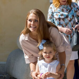 La princesse Madeleine de Suède avec son mari Christopher O'Neill et leur fille la princesse Leonore lors d'une visite dans le Gotland à Visby le 3 juin 2016.  Visit to Gotland of Princess Madeleine and Christopher O'Neill and their daughter Princess Leonore in Visby on June 3, 2016.03/06/2016 - Visby