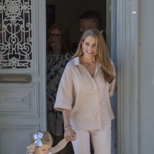 La princesse Madeleine de Suède avec son mari Christopher O'Neill et leur fille la princesse Leonore lors d'une visite dans le Gotland à Visby le 3 juin 2016.  Visit to Gotland of Princess Madeleine and Christopher O'Neill and their daughter Princess Leonore in Visby on June 3, 2016.03/06/2016 - Visby