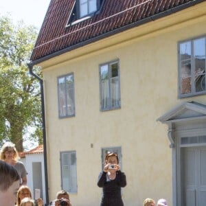 La princesse Madeleine de Suède avec son mari Christopher O'Neill et leur fille la princesse Leonore lors d'une visite dans le Gotland à Visby le 3 juin 2016.  Princess Madeleine with her husband Christopher O'Neill and daughter princess Leonore visiting Gotland, Sweden, June 3rd, 2016.03/06/2016 - Visby