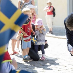 La princesse Madeleine de Suède avec son mari Christopher O'Neill et leur fille la princesse Leonore lors d'une visite dans le Gotland à Visby le 3 juin 2016.  Princess Madeleine with her husband Christopher O'Neill and daughter princess Leonore visiting Gotland, Sweden, June 3rd, 2016.03/06/2016 - Visby