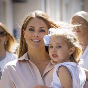 La princesse Madeleine de Suède avec son mari Christopher O'Neill et leur fille la princesse Leonore lors d'une visite dans le Gotland à Visby le 3 juin 2016.  Princess Madeleine with her husband Christopher O'Neill and daughter princess Leonore visiting Gotland, Sweden, June 3rd, 2016.03/06/2016 - Visby