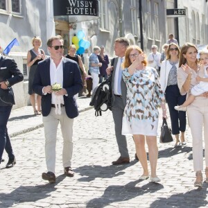 La princesse Madeleine de Suède avec son mari Christopher O'Neill et leur fille la princesse Leonore lors d'une visite dans le Gotland à Visby le 3 juin 2016.  Princess Madeleine with her husband Christopher O'Neill and daughter princess Leonore visiting Gotland, Sweden, June 3rd, 2016.03/06/2016 - Visby