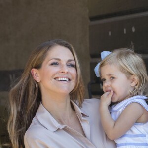 La princesse Madeleine de Suède avec son mari Christopher O'Neill et leur fille la princesse Leonore lors d'une visite dans le Gotland à Visby le 3 juin 2016.  Princess Madeleine with her husband Christopher O'Neill and daughter princess Leonore visiting Gotland, Sweden, June 3rd, 2016.03/06/2016 - Visby