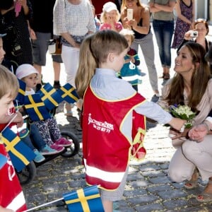 La princesse Madeleine de Suède avec son mari Christopher O'Neill et leur fille la princesse Leonore lors d'une visite dans le Gotland à Visby le 3 juin 2016.  Princess Madeleine with her husband Christopher O'Neill and daughter princess Leonore visiting Gotland, Sweden, June 3rd, 2016.03/06/2016 - Visby