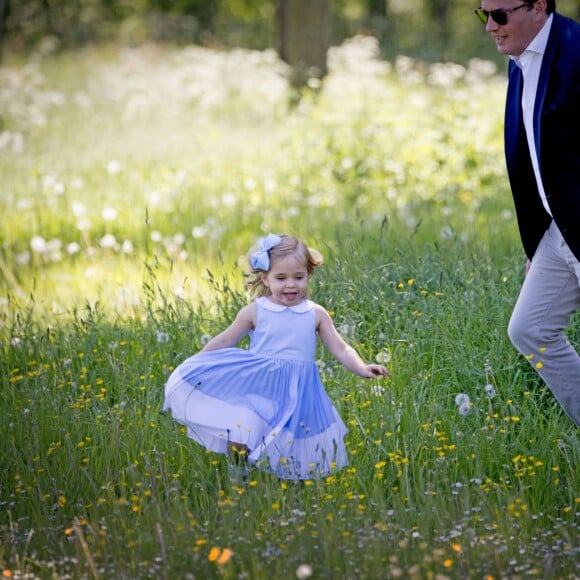 La princesse Madeleine de Suède avec son mari Christopher O'Neill et leur fille la princesse Leonore lors d'une visite dans le Gotland à Visby le 3 juin 2016.  Princess Madeleine with her husband Christopher O'Neill and daughter princess Leonore visiting Gotland, Sweden, June 3rd, 2016.03/06/2016 - Visby