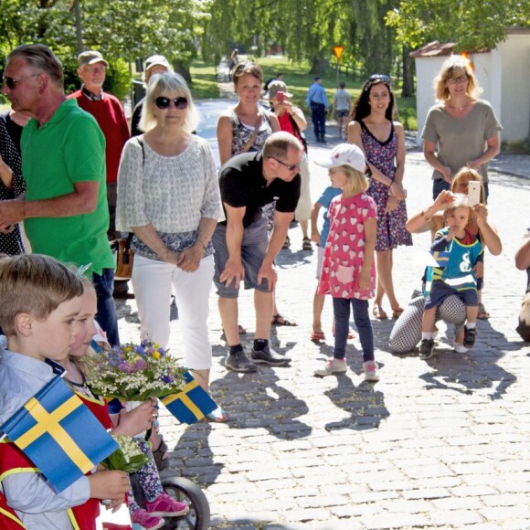 La princesse Madeleine de Suède avec son mari Christopher O'Neill et leur fille la princesse Leonore lors d'une visite dans le Gotland à Visby le 3 juin 2016.  Princess Madeleine with her husband Christopher O'Neill and daughter princess Leonore visiting Gotland, Sweden, June 3rd, 2016.03/06/2016 - Visby