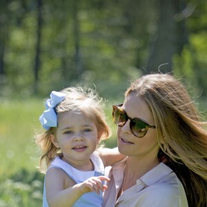 La princesse Madeleine de Suède avec son mari Christopher O'Neill et leur fille la princesse Leonore lors d'une visite dans le Gotland à Visby le 3 juin 2016.  Princess Madeleine with her husband Christopher O'Neill and daughter princess Leonore visiting Gotland, Sweden, June 3rd, 2016.03/06/2016 - Visby