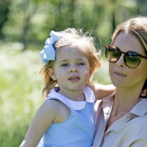 La princesse Madeleine de Suède avec son mari Christopher O'Neill et leur fille la princesse Leonore lors d'une visite dans le Gotland à Visby le 3 juin 2016.  Princess Madeleine with her husband Christopher O'Neill and daughter princess Leonore visiting Gotland, Sweden, June 3rd, 2016.03/06/2016 - Visby