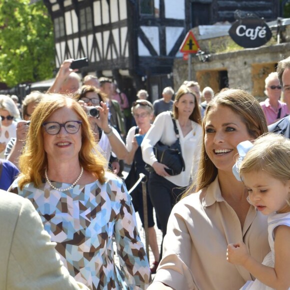 La princesse Madeleine de Suède avec son mari Christopher O'Neill et leur fille la princesse Leonore lors d'une visite dans le Gotland à Visby le 3 juin 2016.  Princess Madeleine, Christopher O'Neill and Princess Leonore (Duchess of Gotland) visit Visby. Princess Leonore will visit her horse, a Gotland Russ named Heidi of Gotland, and the family will have lunch at the residence before they end the day with a short walk to Gotland Museum and the exhibition Ship O Fun in Visby on June 3, 2016.03/06/2016 - Visby