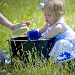 La princesse Madeleine de Suède avec son mari Christopher O'Neill et leur fille la princesse Leonore lors d'une visite dans le Gotland à Visby le 3 juin 2016.  Princess Madeleine with her husband Christopher O'Neill and daughter princess Leonore visiting Gotland, Sweden, June 3rd, 2016.03/06/2016 - Visby