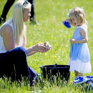 La princesse Madeleine de Suède avec son mari Christopher O'Neill et leur fille la princesse Leonore lors d'une visite dans le Gotland à Visby le 3 juin 2016.  Princess Madeleine with her husband Christopher O'Neill and daughter princess Leonore visiting Gotland, Sweden, June 3rd, 2016.03/06/2016 - Visby