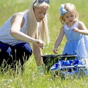 La princesse Madeleine de Suède avec son mari Christopher O'Neill et leur fille la princesse Leonore lors d'une visite dans le Gotland à Visby le 3 juin 2016.  Princess Madeleine with her husband Christopher O'Neill and daughter princess Leonore visiting Gotland, Sweden, June 3rd, 2016.03/06/2016 - Visby