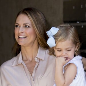 La princesse Madeleine de Suède avec son mari Christopher O'Neill et leur fille la princesse Leonore lors d'une visite dans le Gotland à Visby le 3 juin 2016.  Princess Madeleine with her husband Christopher O'Neill and daughter princess Leonore visiting Gotland, Sweden, June 3rd, 2016.03/06/2016 - Visby