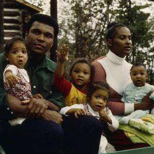 Mohamed Ali avec ses enfants et son ex-femme Belinda en 1974.