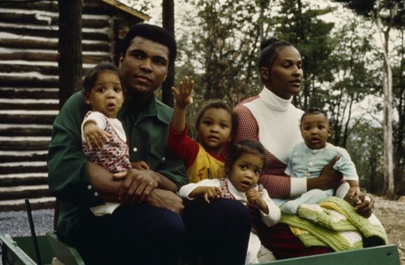 Mohamed Ali avec ses enfants et son ex-femme Belinda en 1974.