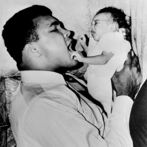 Mohamed Ali avec sa nièce Alecea Ali à Chicago, le 4 avril 1967.