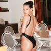 Rihanna, craquante en maillot noir, profite de son week-end à la Barbade. Photo publiée le 1er juin 2016.