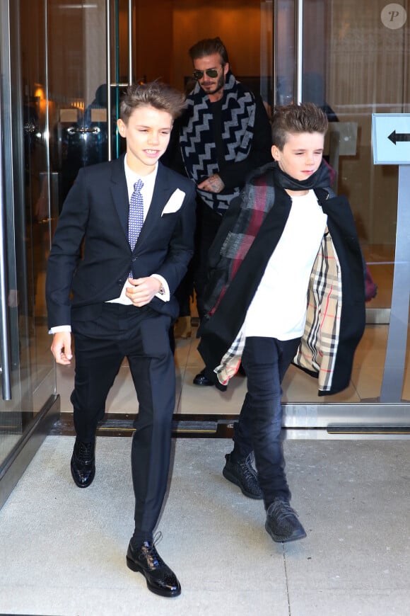 David Beckham et ses enfants Brooklyn, Romeo, Harper et Cruz sortent de leur hôtel alors que Victoria prépare les défilés pour la fashion week à New York le 13 février 2016.