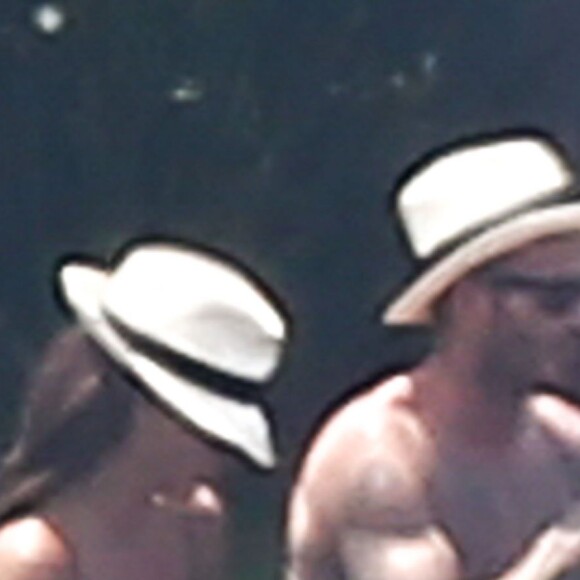Exclusif -  David Beckham et sa femme Victoria Beckham - Eva Longoria se détend avec ses amis à la piscine le lendemain de son mariage avec José Baston à Valle Del Bra au Mexique, le 22 mai 2016