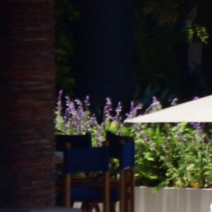 Exclusif - Prix Spécial - No Web - Eva Longoria, David Beckham et Victoria Beckham - Eva Longoria se détend avec ses amis à la piscine juste avant son mariage avec José Baston au Mexique le 21 mai 2016.21/05/2016 - Valley de Bravo