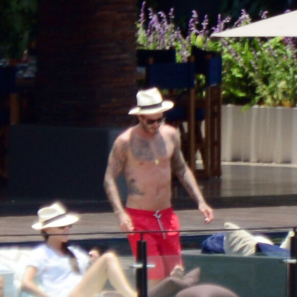 Exclusif - Prix Spécial - No Web - Eva Longoria, David Beckham et Victoria Beckham - Eva Longoria se détend avec ses amis à la piscine juste avant son mariage avec José Baston au Mexique le 21 mai 2016.21/05/2016 - Valley de Bravo