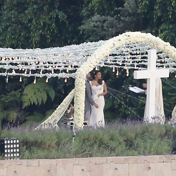 Exclusif - Prix Spécial - No Web - Cérémonie du mariage de Eva Longoria et José Baston au Mexique à Vallee de Bravo le 21 mai 2016. 200 invités étaient présents pendant la cérémonie qui s'est déroulée au coucher du soleil devant une grande croix blanche. 21/05/2016 - Vallee de Bravo
