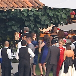 Exclusif - Prix Spécial - No Web - Cérémonie du mariage de Eva Longoria et José Baston au Mexique à Vallee de Bravo le 21 mai 2016. 200 invités étaient présents pendant la cérémonie qui s'est déroulée au coucher du soleil devant une grande croix blanche. Ensuite tous le monde a fêté l'événement lors d'un cocktail sur la terrasse. Parmi les invités, on distingue très clairement Melanie Griffith dans un robe longue rouge vif. 21/05/2016 - Vallee de Bravo