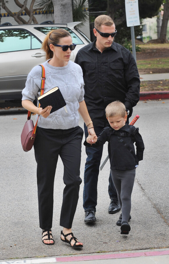 Jennifer Garner emmène son fils Samuel (déguisé en Samurai) à l'église à Los Angeles, le 5 juin 2016