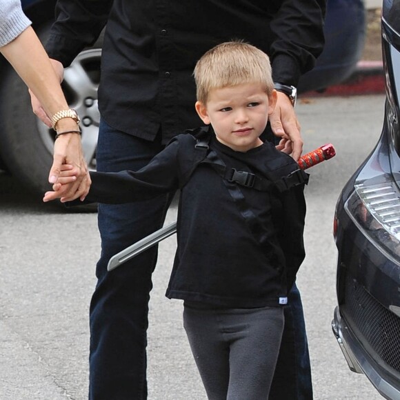 Jennifer Garner emmène son fils Samuel (déguisé en Samurai) à l'église à Los Angeles, le 5 juin 2016