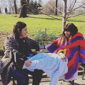 Lou Doillon et Arianne Phillips sur le tournage de la série "The Myth of Orpheus and Eurydice" pour Gucci à Central Park. New York, avril 2016.