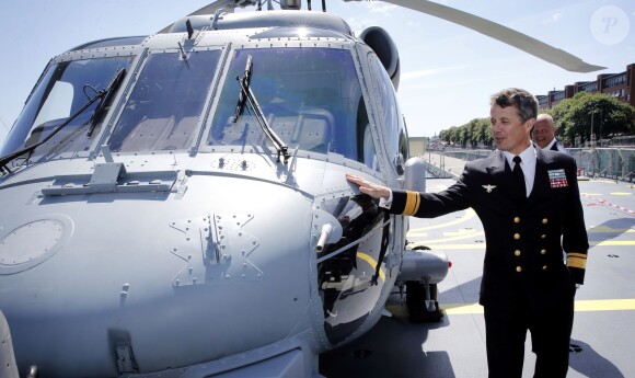 Le prince héritier Frederik du Danemark à la réception du nouvel hélicoptère MH- 60R Seahawk au Danemark le 6 juin 2016.