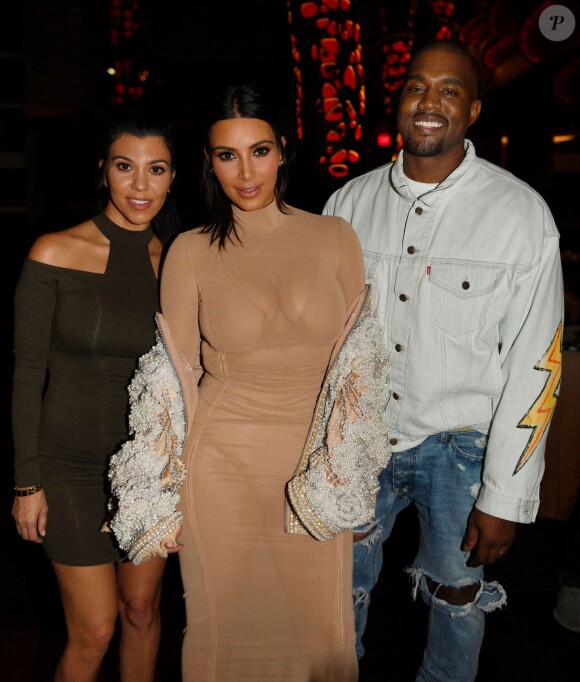Exclusive - Kourtney, Kim Kardashian et Kanye West à Miami, le 22 avril 2016.