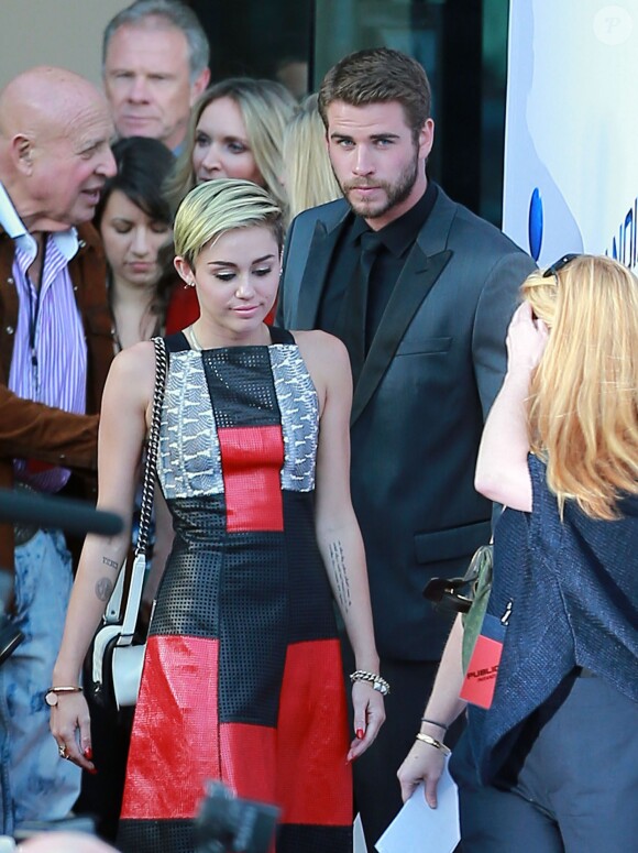 Miley Cyrus et Liam Hemsworth à la première du film "Paranoia" à Los Angeles, le 8 août 2013.
