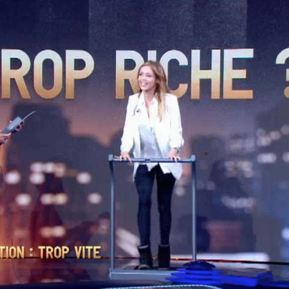 Nabilla dans "Action ou vérité" présentée par Alessandra Sublet sur TF1, le 10 juin 2016.