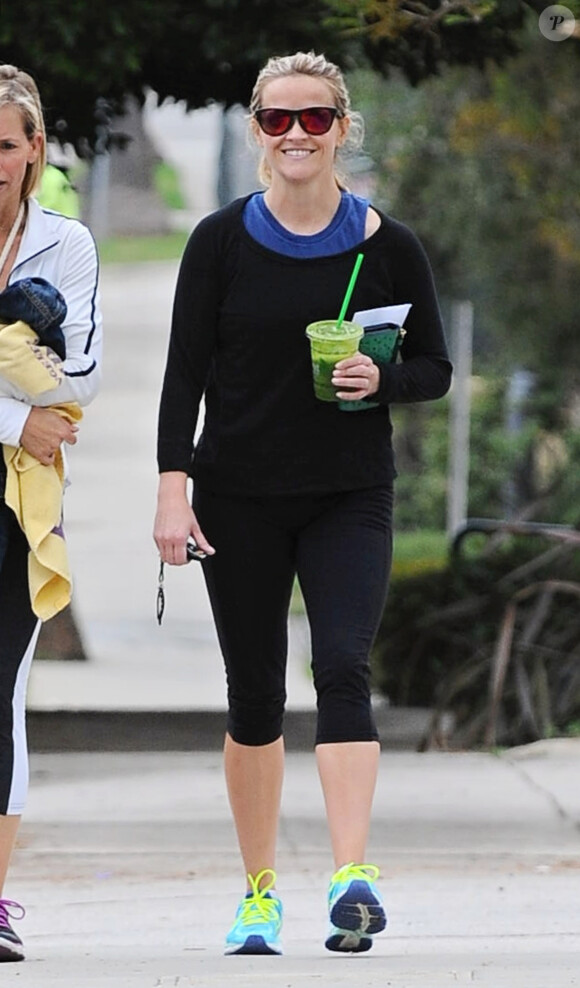 Reese Witherspoon sort de son cours de gym avec une amie à Brentwood. Le 6 juin 2016